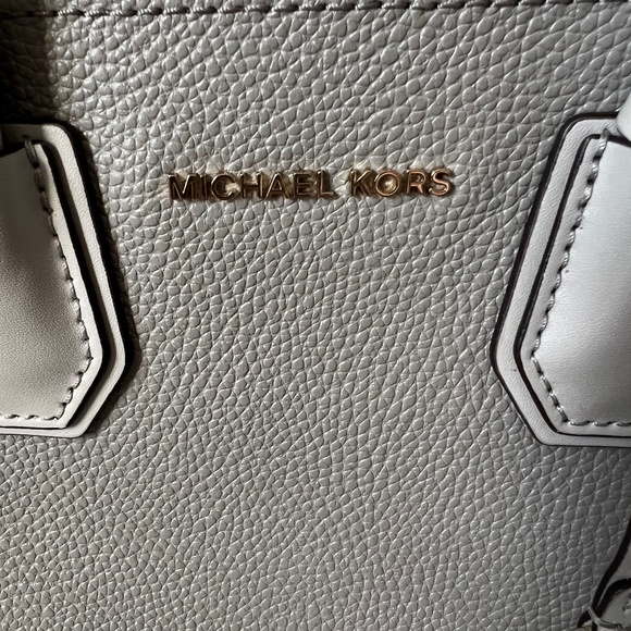 EUC - Michael Kors MD Mercer Crossbody Bag - Pearl Grey - Picture 6 of 15